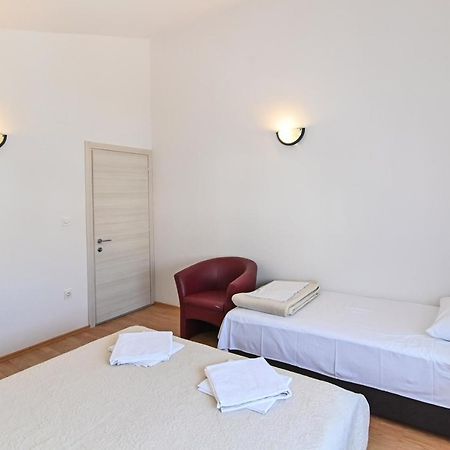 Apartments Andrea I Baska  Luaran gambar