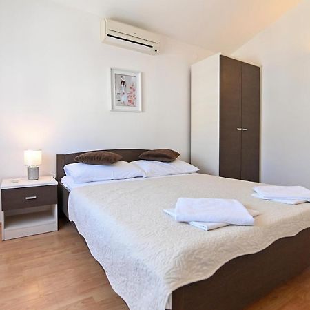 Apartments Andrea I Baska  Luaran gambar
